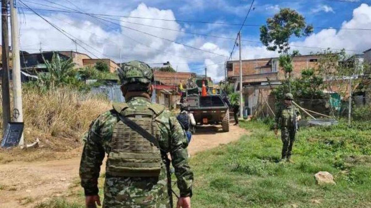 Dos policías y una menor, víctimas de ataque con explosivos en El Plateado: militares reportan lanzamiento de artefactos desde plataforma móvil