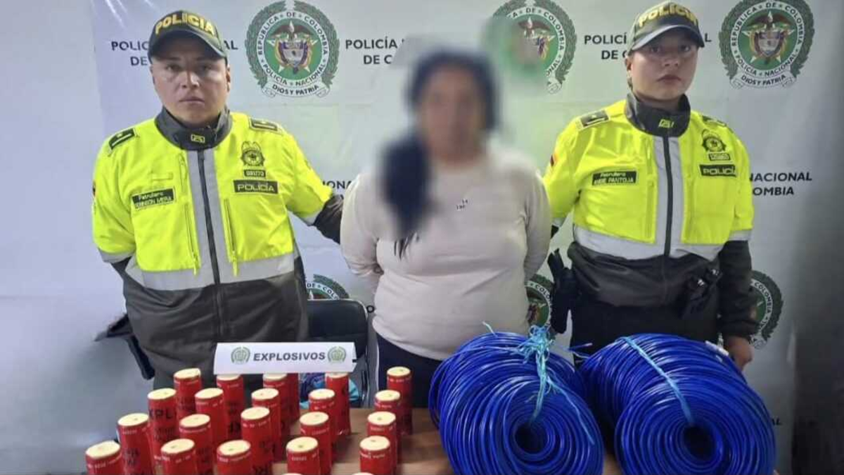 El peligroso equipaje de una extranjera que viajaba en un bus desde la frontera con Ecuador rumbo al Cauca: llevaba 26 barras de explosivos