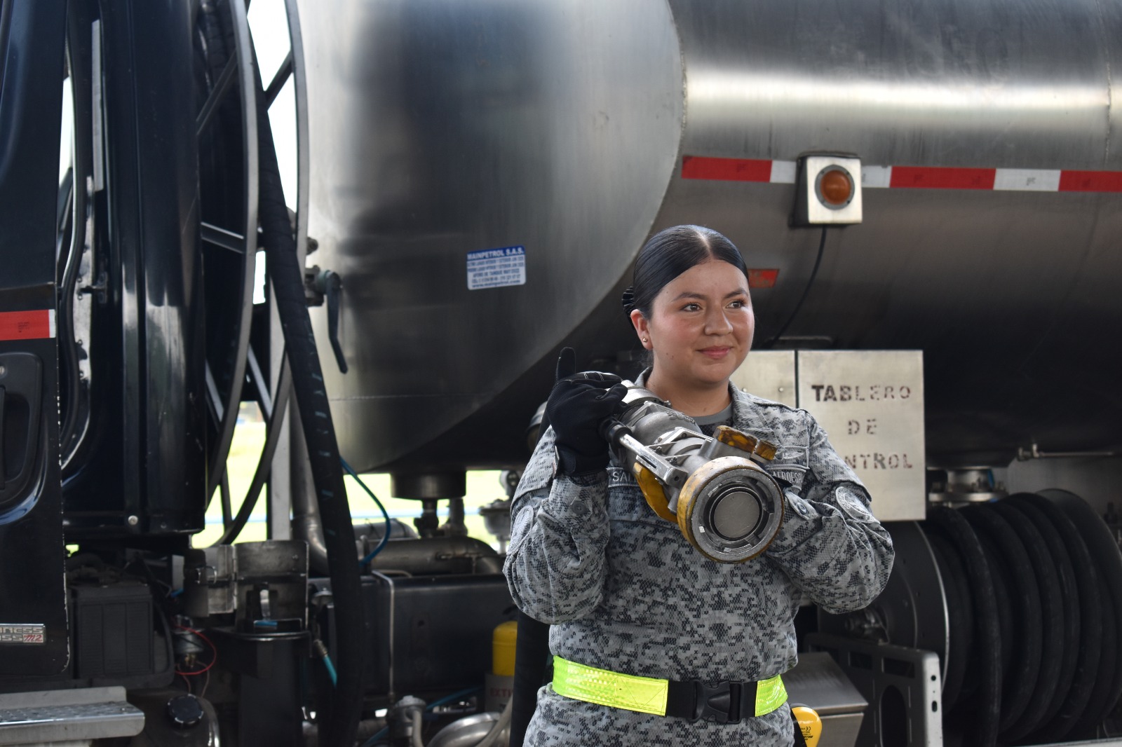 Nataly Salinas: Suboficial con las botas bien puestas que abastece aeronaves militares
