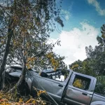 Impresionante: así quedó camioneta de lujo que se fue por un abismo de 300 metros en Piedecuesta (Santander); tres personas se salvaron de milagro