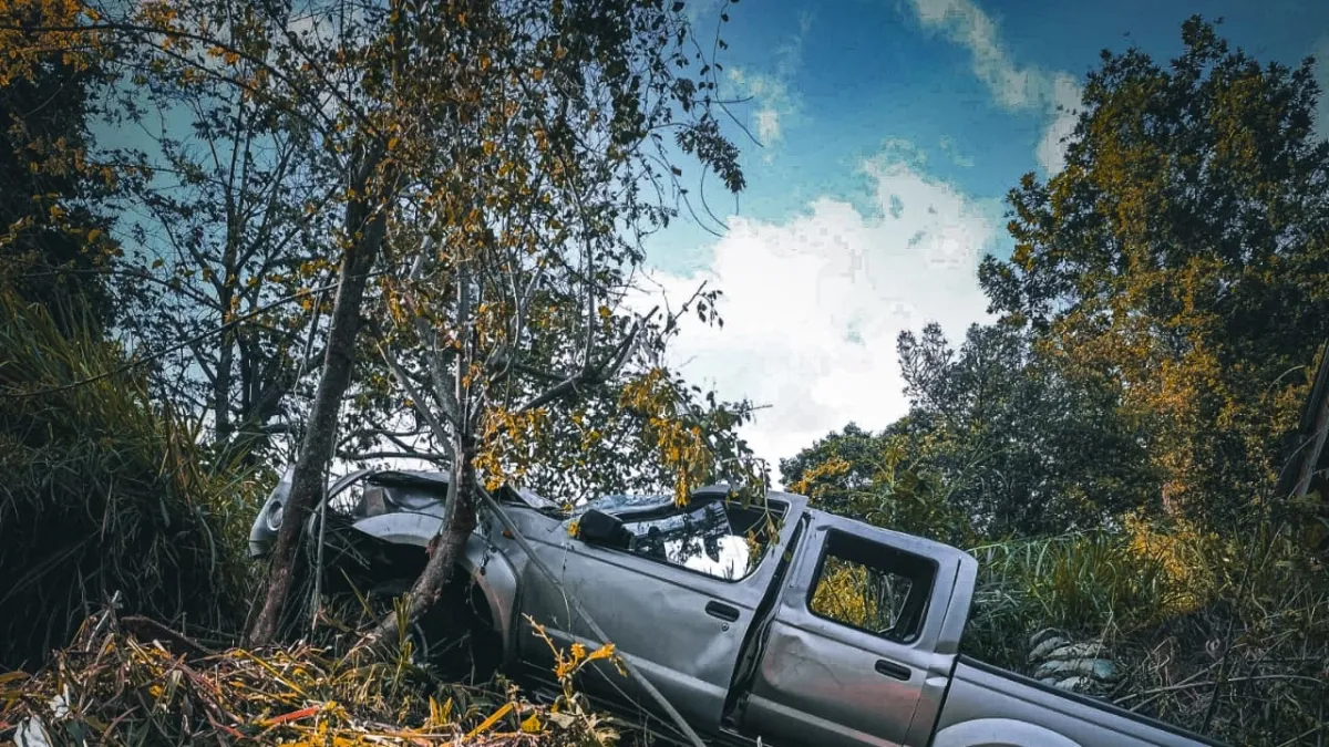 Impresionante: así quedó camioneta de lujo que se fue por un abismo de 300 metros en Piedecuesta (Santander); tres personas se salvaron de milagro