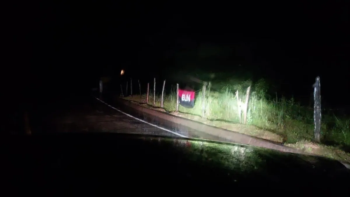 Ataque del ELN a Policía en Bolívar, con drones volando sobre escuelas y ráfagas de fusil, fue advertido en alerta temprana por Defensoría del Pueblo