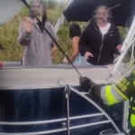Momentos de angustia en la represa de Guatapé: cinco turistas quedaron a la deriva y un aviso por WhatsApp los salvó de una tragedia