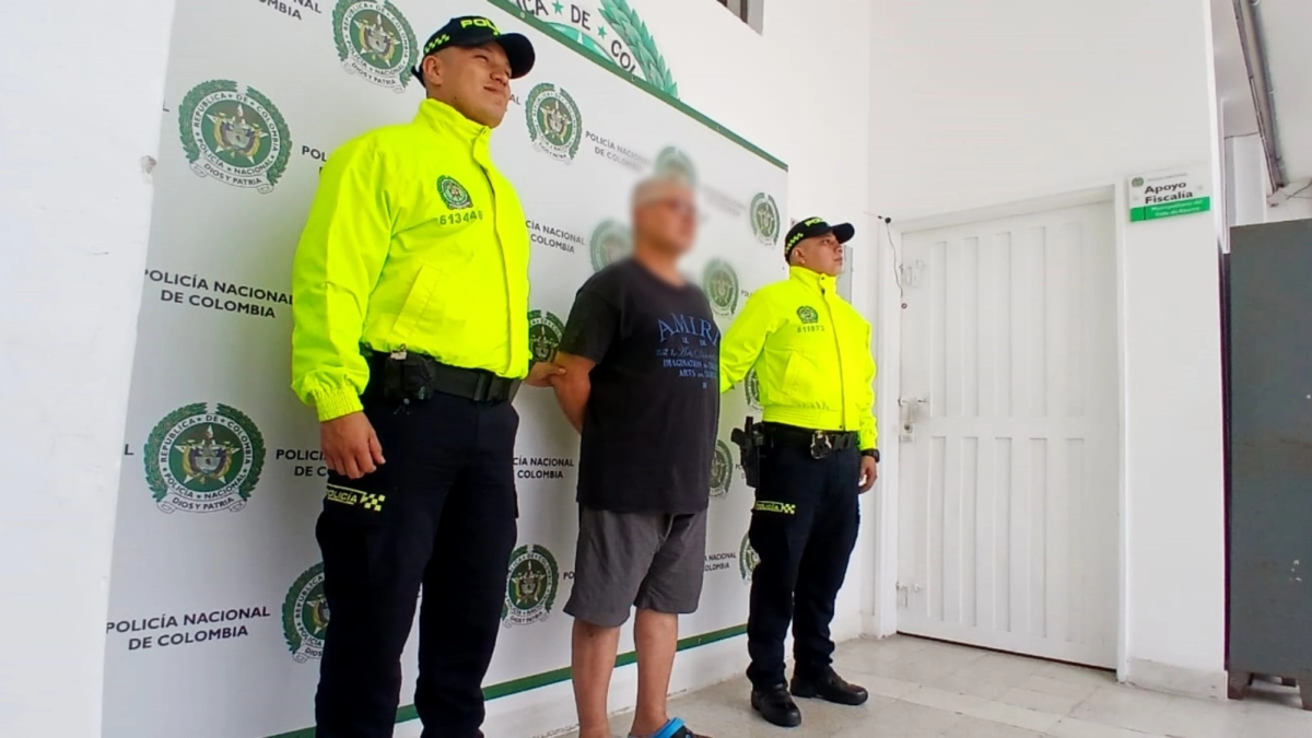 Aprovechó que su esposa cuidaba a una niña y habría abusado de ella al menos tres veces: investigan a sujeto de 62 años capturado en Medellín