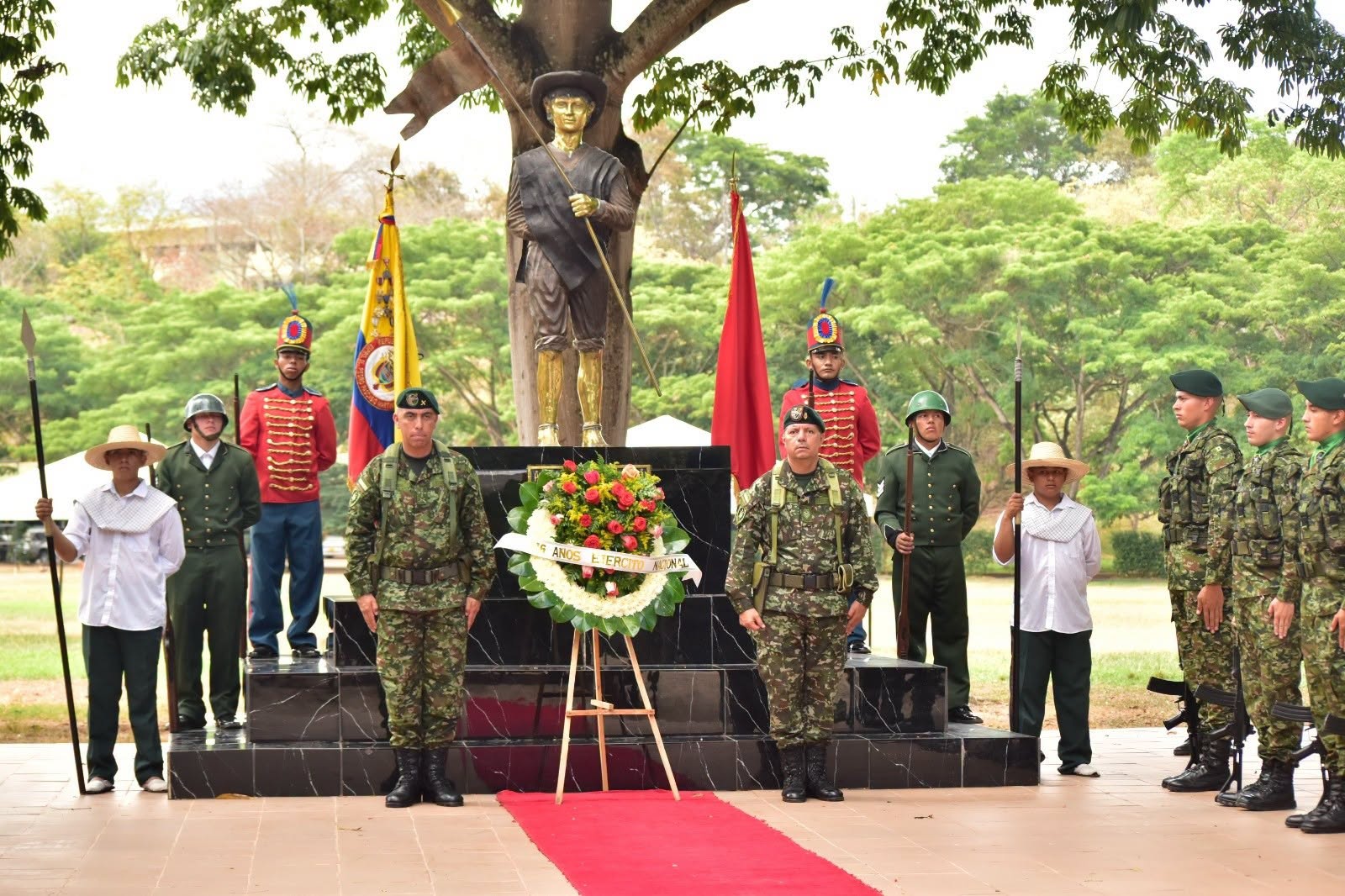 La Escuela Militar de Soldados Profesionales rinde homenaje a los 216 años del Ejército Nacional