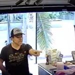 Cámaras captaron robo a mano armada en un local comercial de Laureles-Estadio